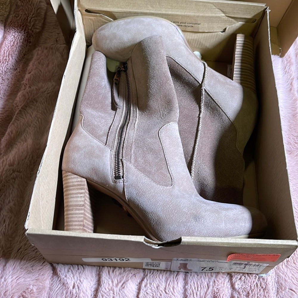 UGG Athena- Size 7.5 Excellent Condition
